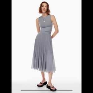 [NWT] Aritzia Twirl Midi Skirt XS